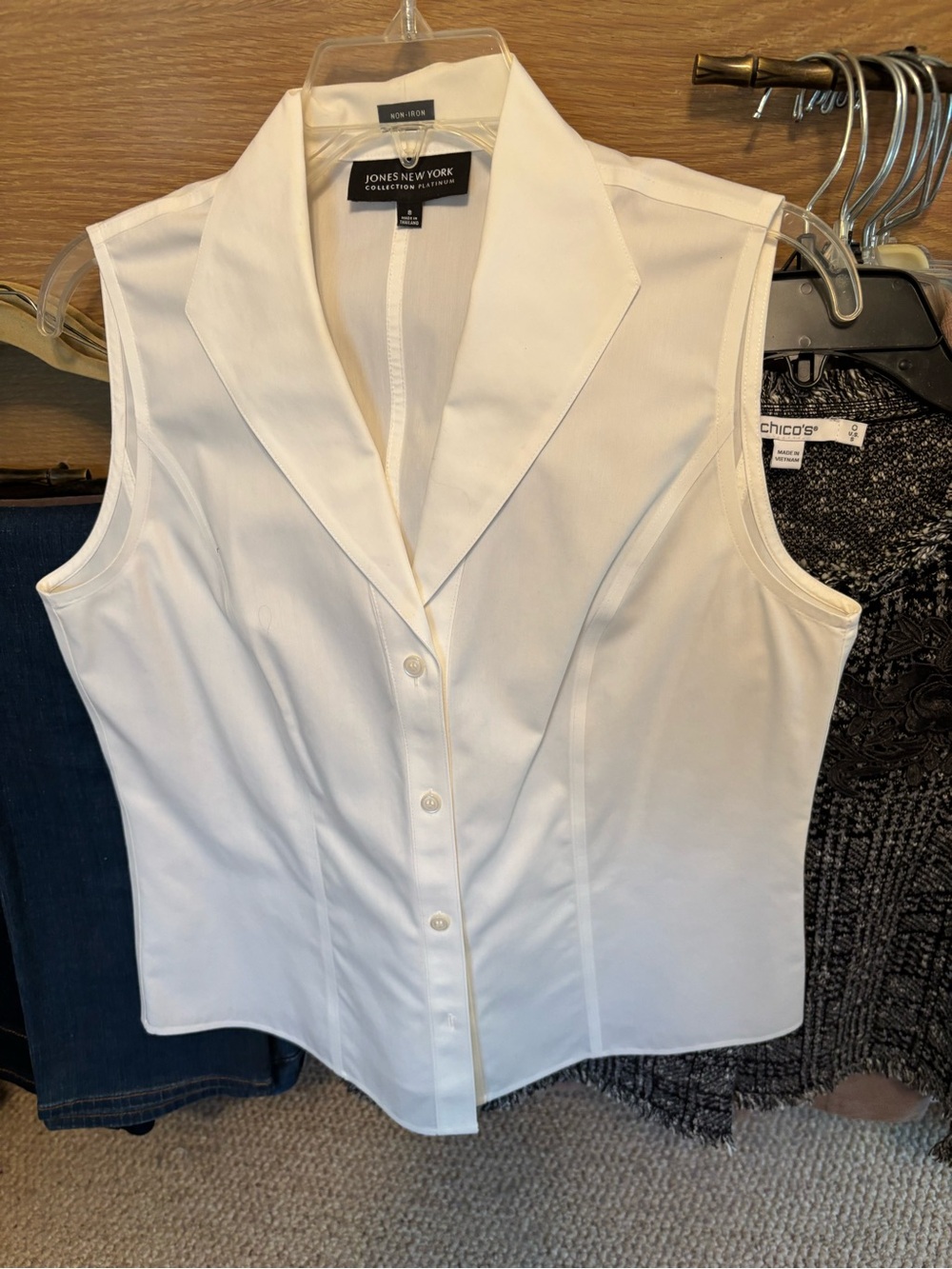 Jones New York Sleeveless White Notched-Collar Button Blouse